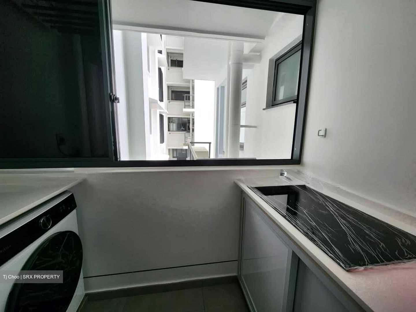 Blk 579 Hougang Avenue 4 (Hougang), HDB Executive #592029391